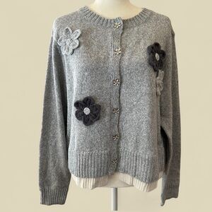 NEW Unbranded Gray Floral Cardigan Sweater NEW
